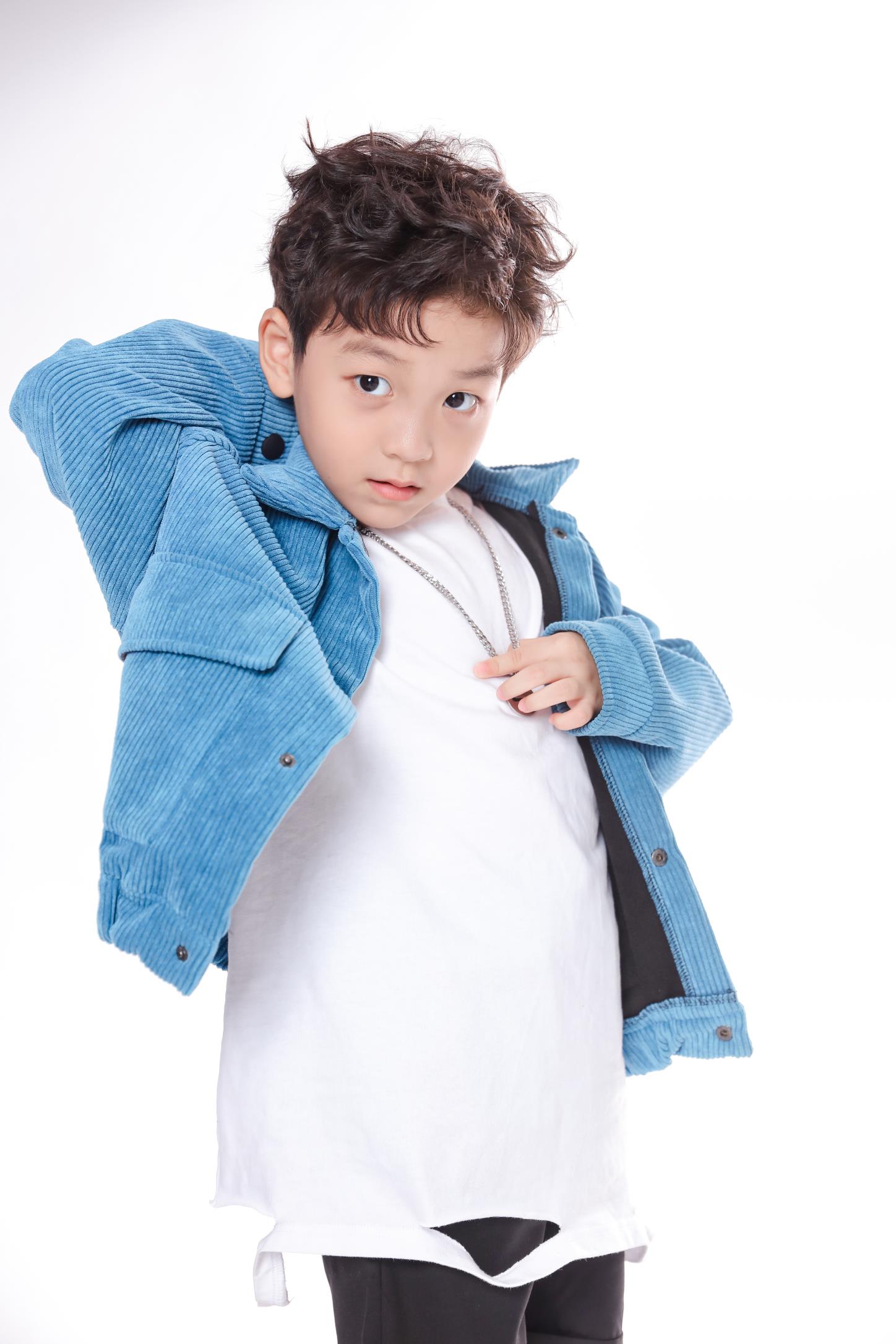  p>朱皓轩,演员,姚瑶童星经纪艺人,2021年在高端时尚《遇见-红楼梦》