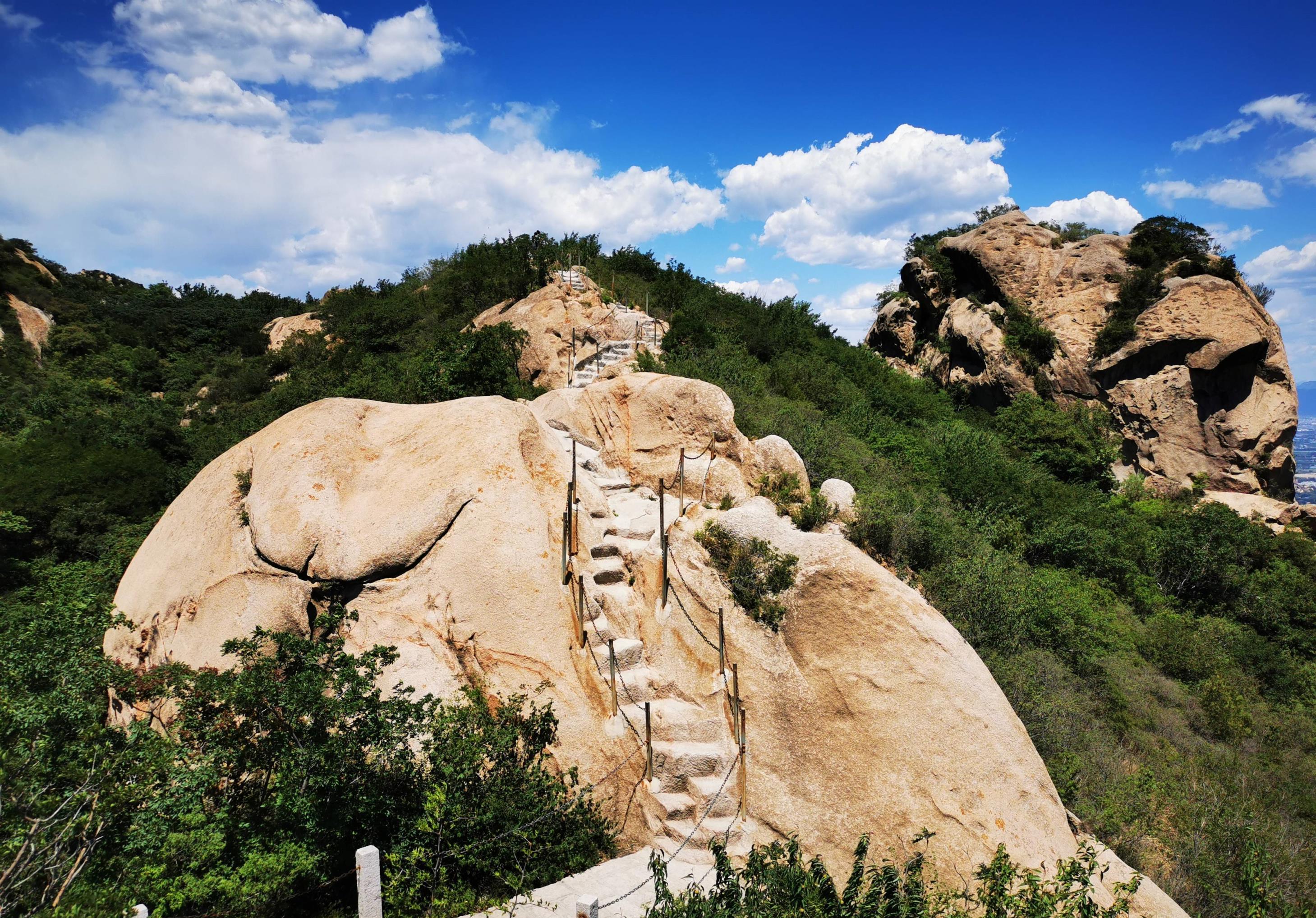  p data-id="gn0juw2cov">凤凰岭景区,位于遵化市,国家aa级旅游景区.