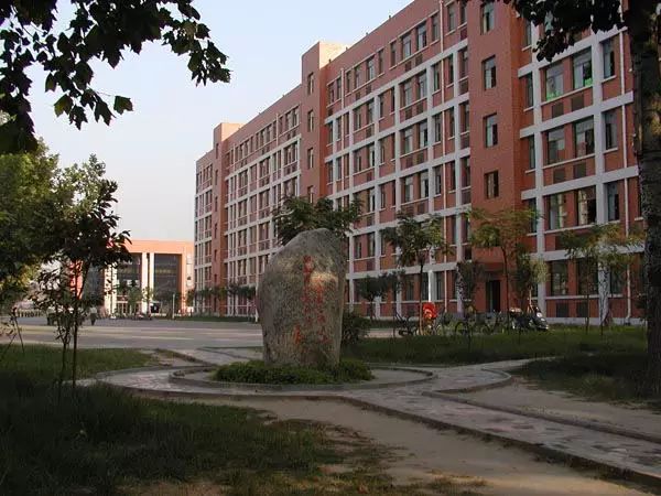 中国人民解放军炮兵指挥学院