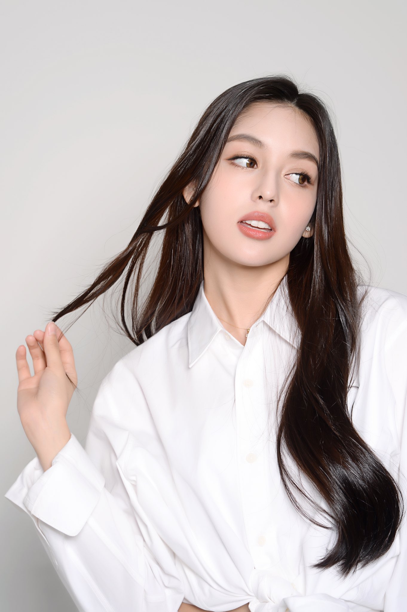 2002年12月15日出生于菲律宾马尼拉,菲律宾和阿根廷混血女歌手,演员