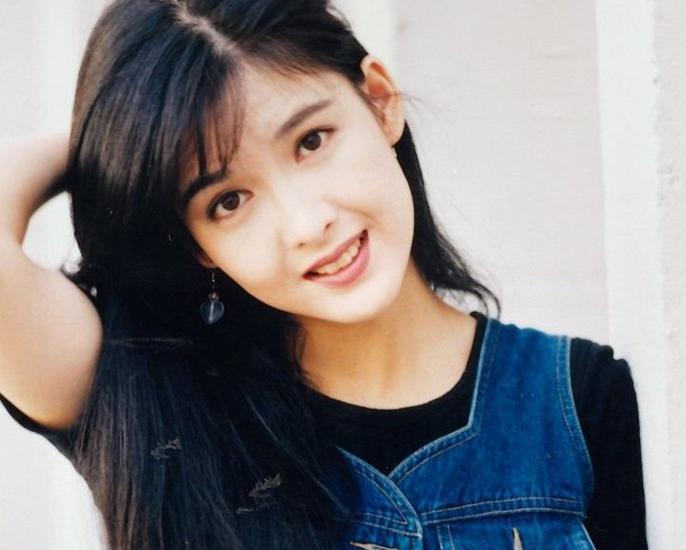 chow) /i>,1967年11月10日出生于香港,中国香港女歌手,演员,主持人