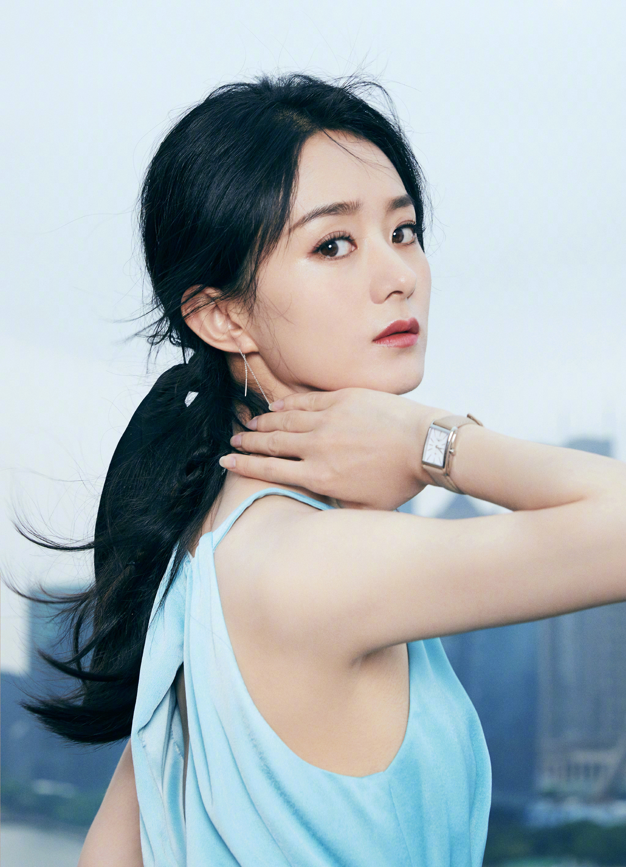  p>赵丽颖,1987年10月16日出生于河北省廊坊市,中国内地影视女演员.