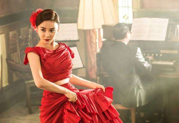 师姐,动作喜剧电影《 a target="_blank" href="/item/邪不压正