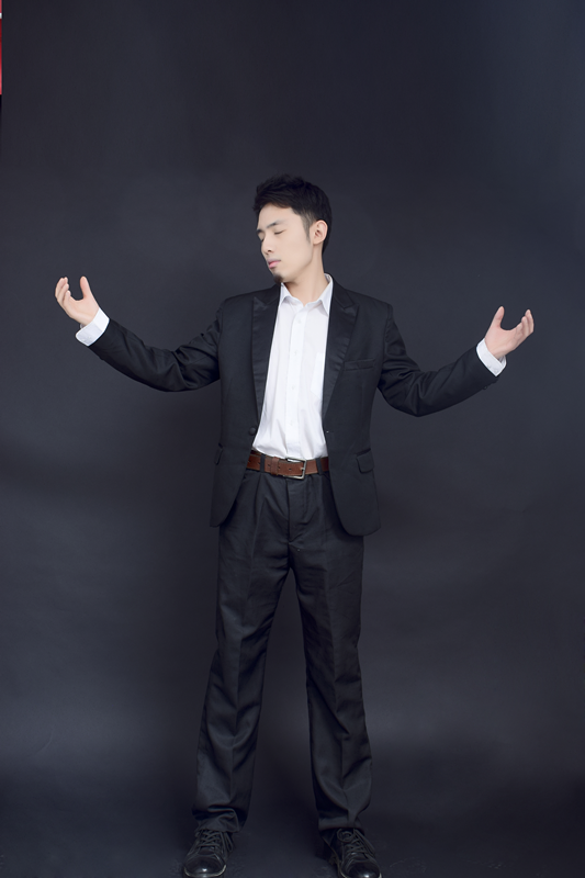  p>李云飞,男,"万物理论"教育思想创始人,新东方原教学管理专家. /p>