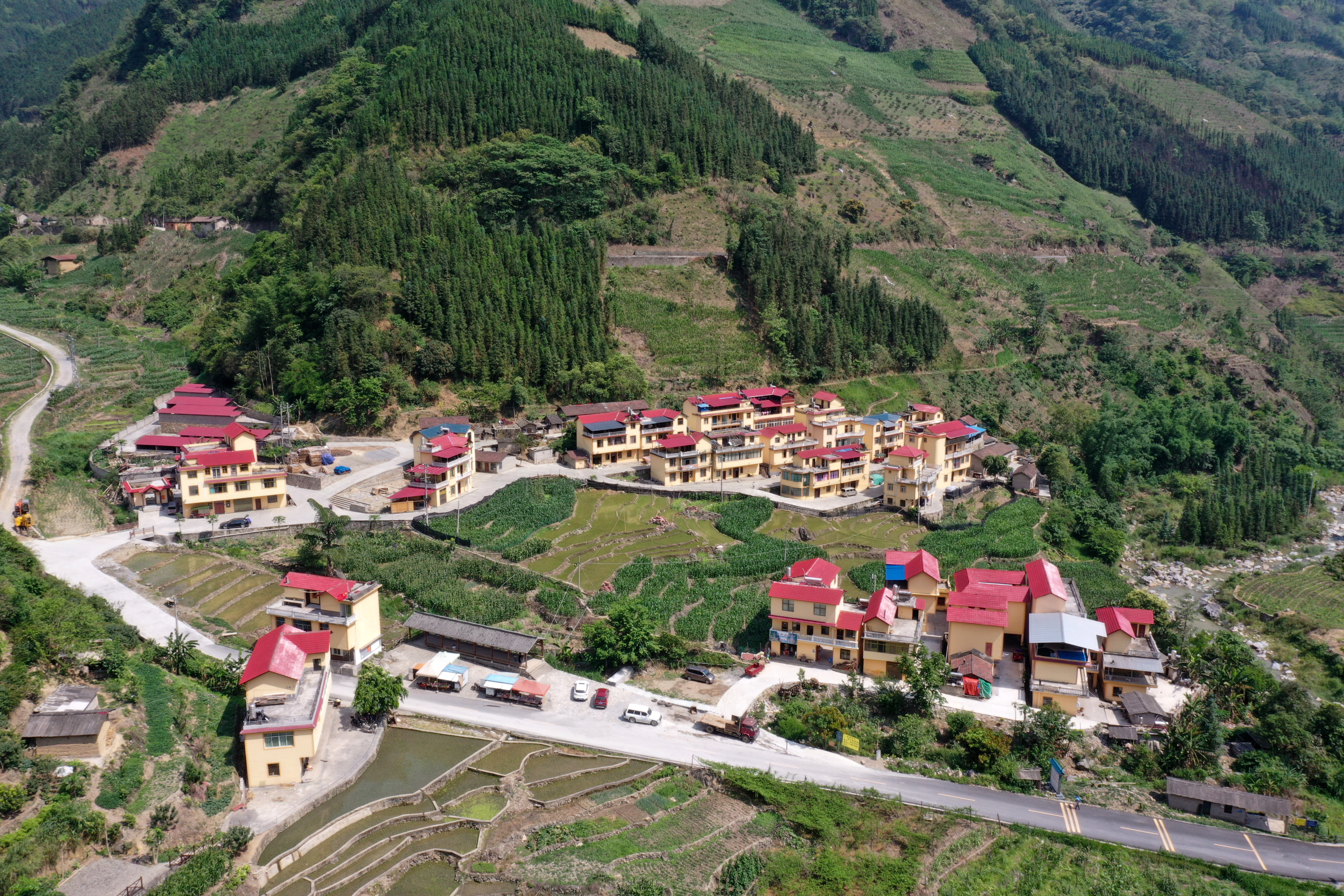  p>该村委会隶属 a target="_blank" href="/item/屏边县/1202173"