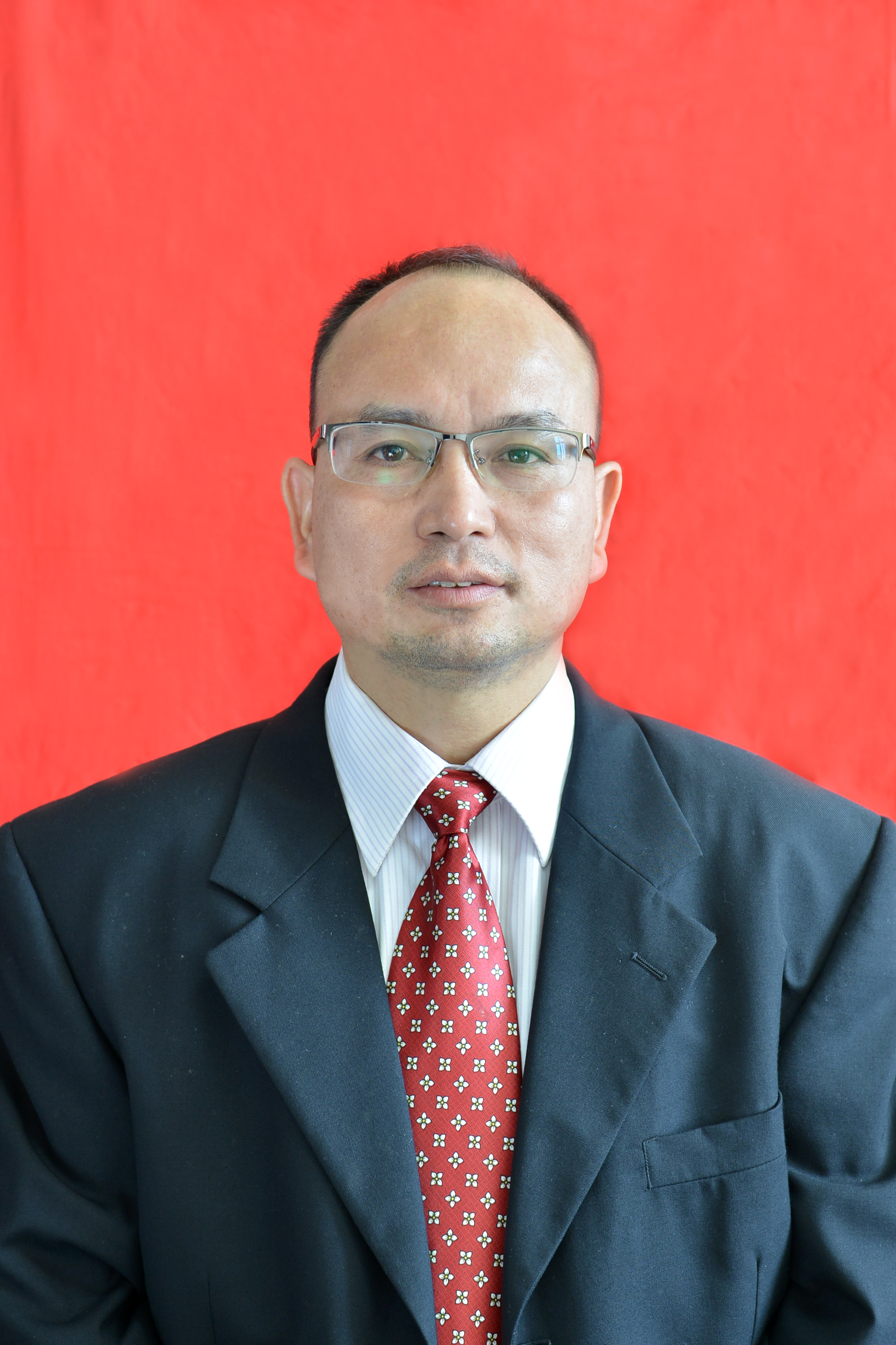  p>王春华,男,汉族,1972年3月出生,湖南衡东人,中共党员,1996年8月