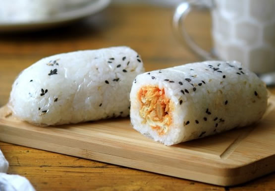  p>饭团是日本的传统食品.