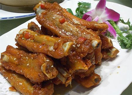  p>椒盐排骨是一道 a href="#" data-lemmaid="10473261">家常菜 /a>