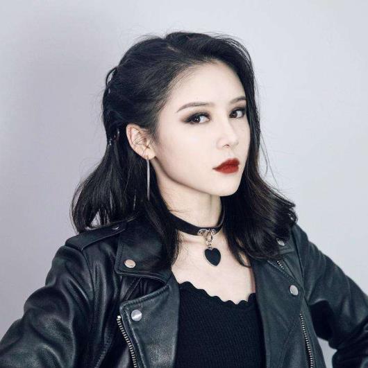  p data-id="sa6s7dznrmmx">姜十七,生活类自媒