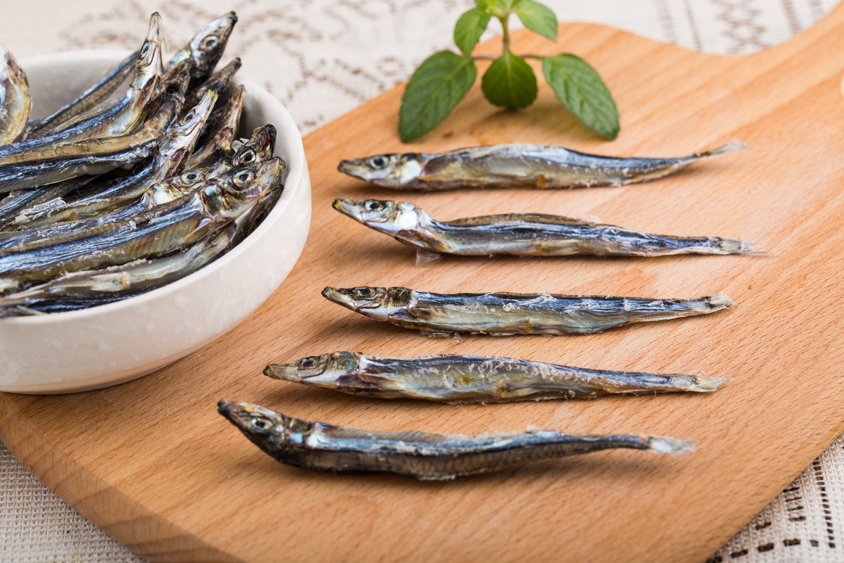  p>鱼干是指将新鲜鱼类经充分晒干而成.