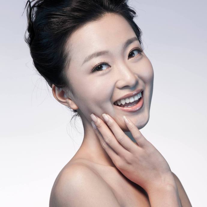 段乃心是中国内地的主持人,女演员