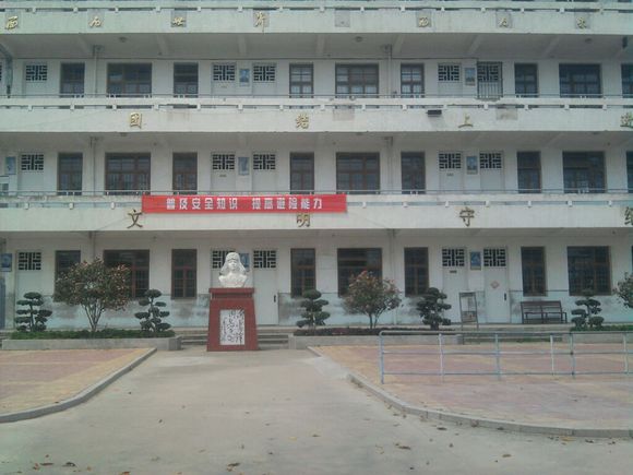 潭头镇为福建省福州市 a target="_blank" href="/item/长乐区