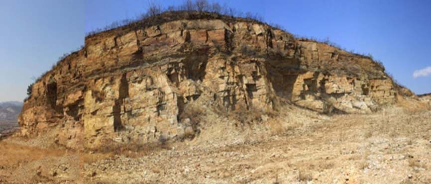 则被称为水平断层,不形成断层山,当断层的岩层有上下的移动时,就形成