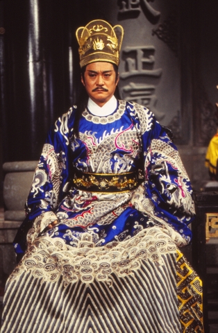 版《包青天》,是由 a target="_blank" href="/item/香港电视广播有限