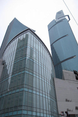 恒隆广场港式管理提供有效完备保安服务,采用自动化系统,确保一级管理