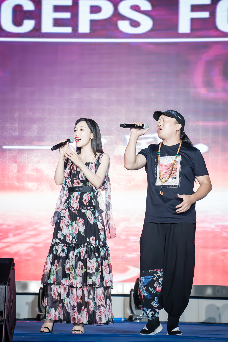  p>天生兄妹(又名:天生兄妹组合),是中国内地亲兄妹组合,由歌手 a