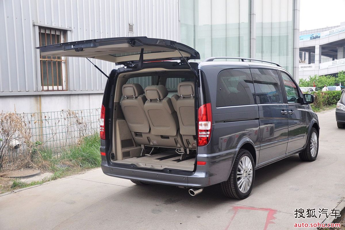  p>唯雅诺是奔驰品牌车的一个系列,被定位为"外交级mpv"的梅赛德斯,是