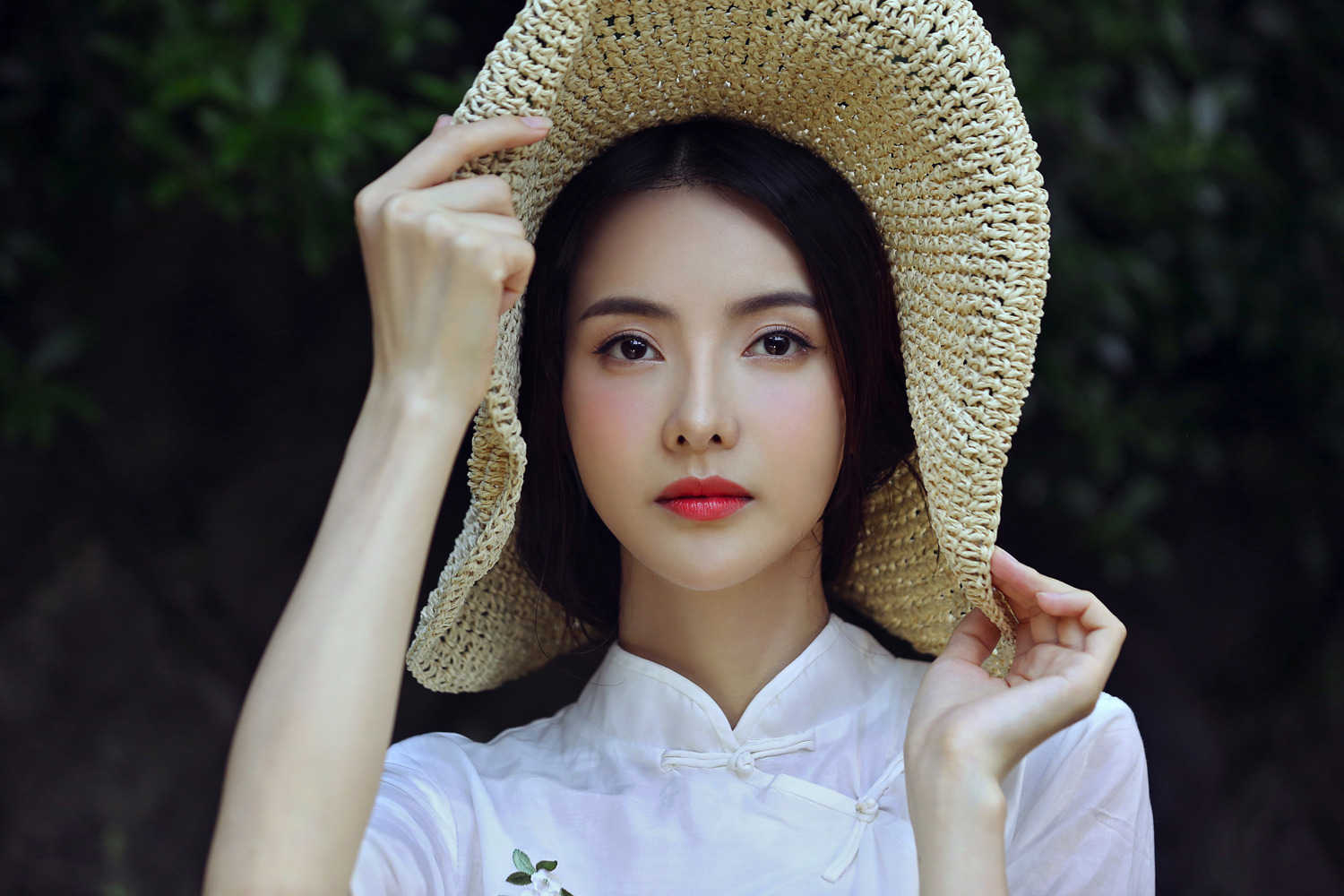  p>张芷溪(zhang zhi xi),本名张熙,1987年10月7日出生于甘肃省陇南市