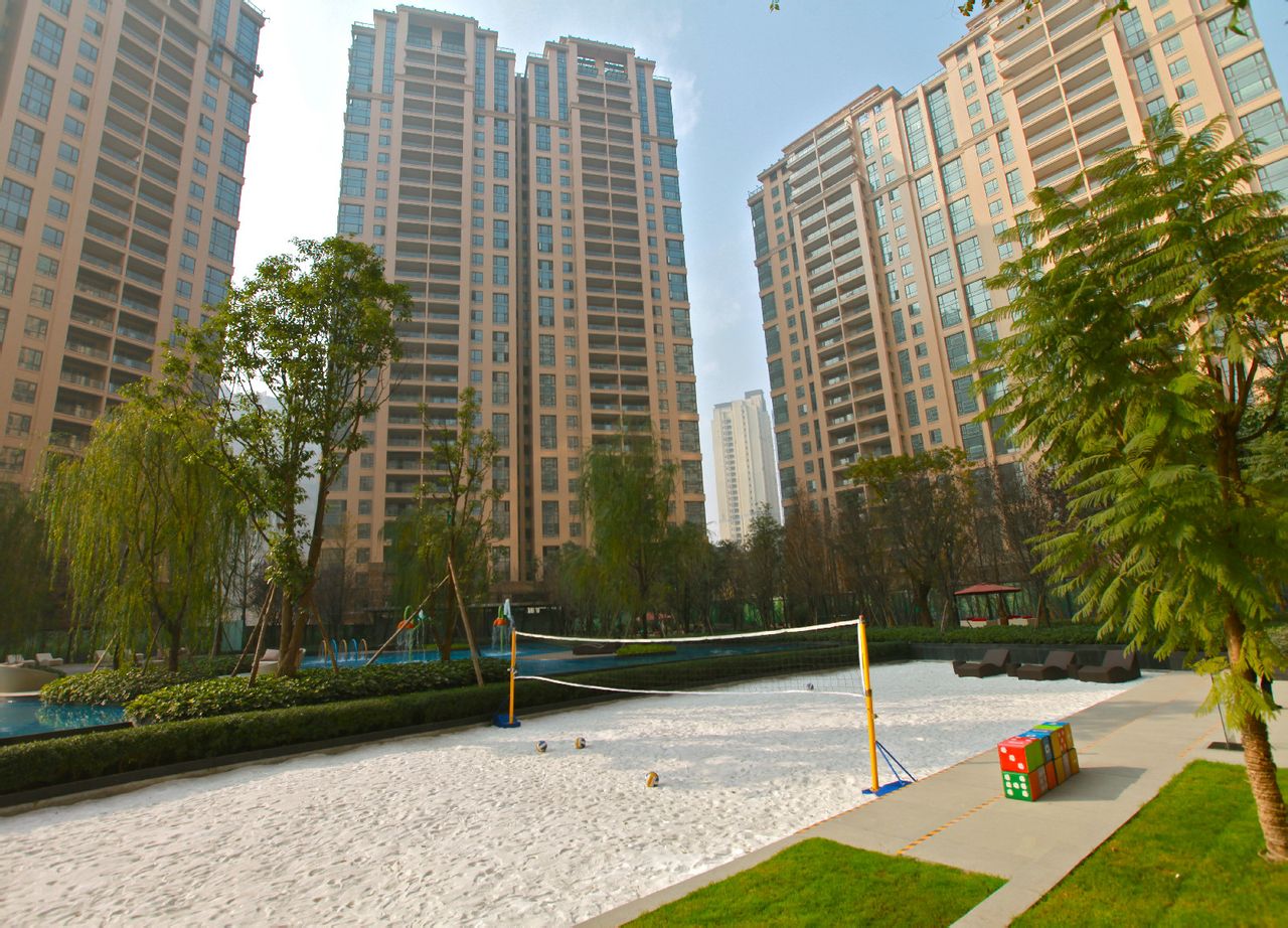  p>仁恒滨河湾位于成都市政府重点规划发展的"两轴四片"中的东大街