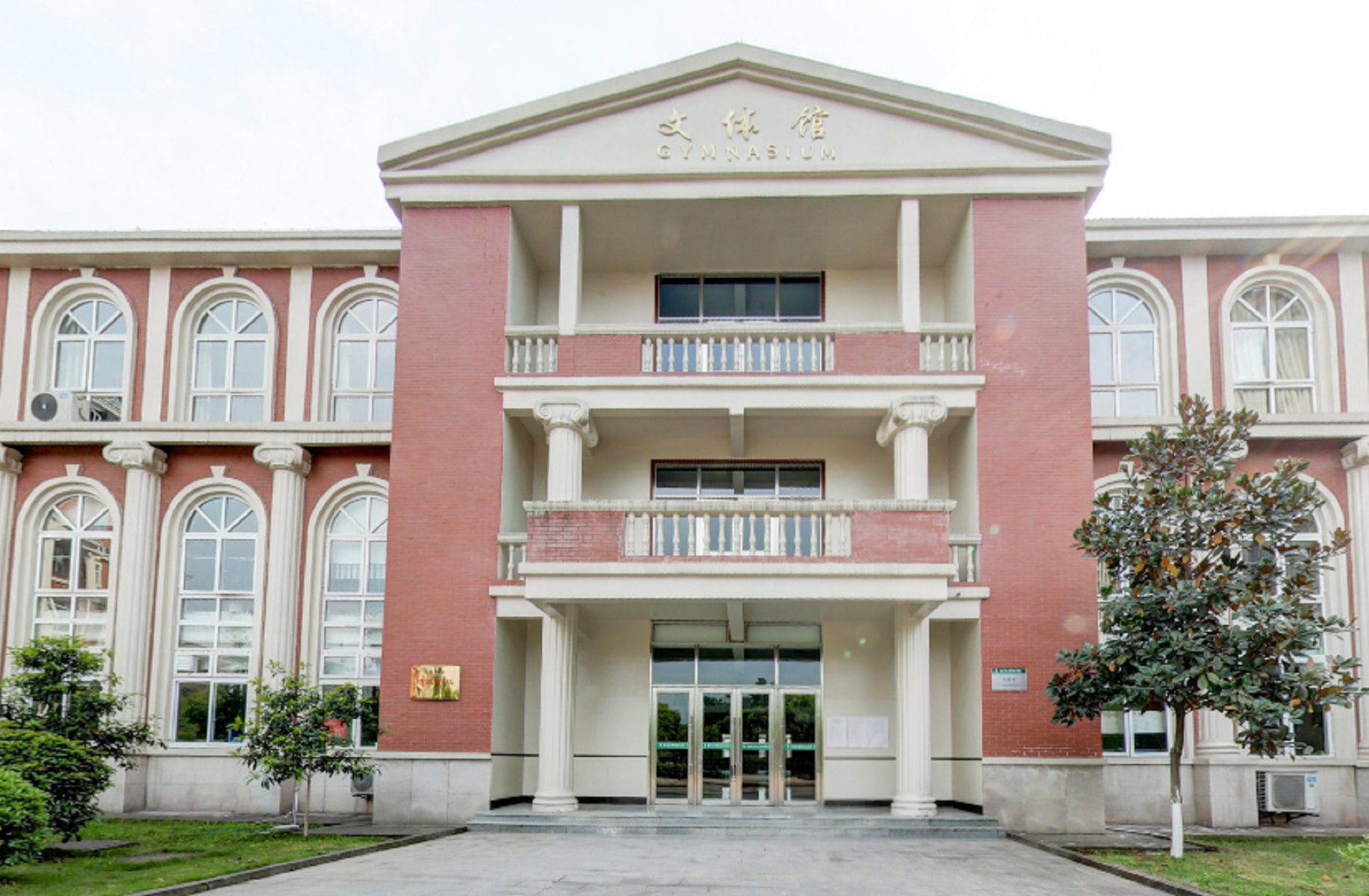  p>重庆枫叶国际学校是中国枫叶教育集团下属的一所具中西教育优化