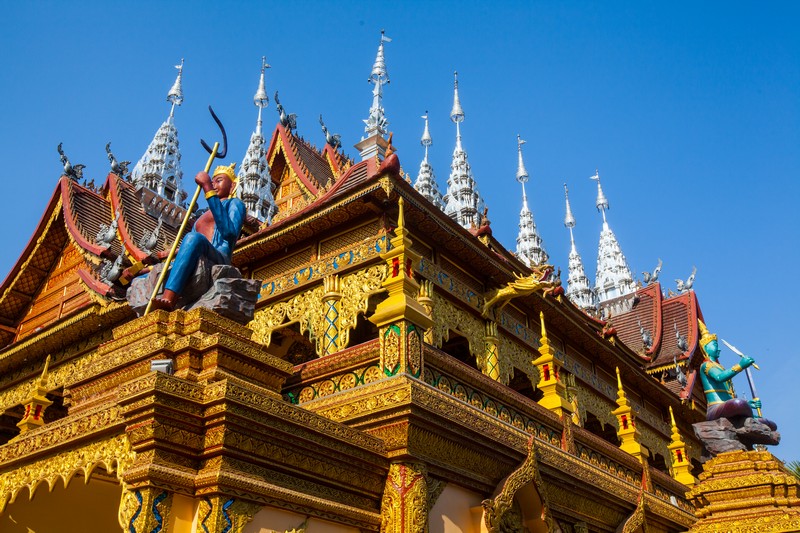 (景洪大金塔寺),位于云南省西双版纳州景洪市允景洪街道告庄西双景