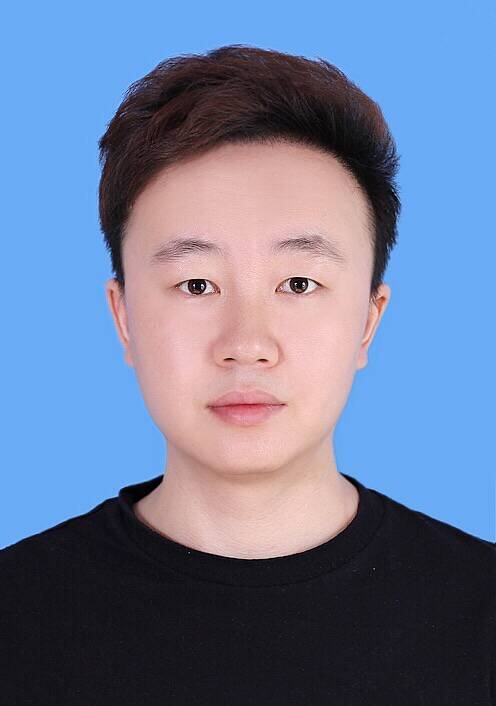 秦海军,1984年出生于重庆忠县