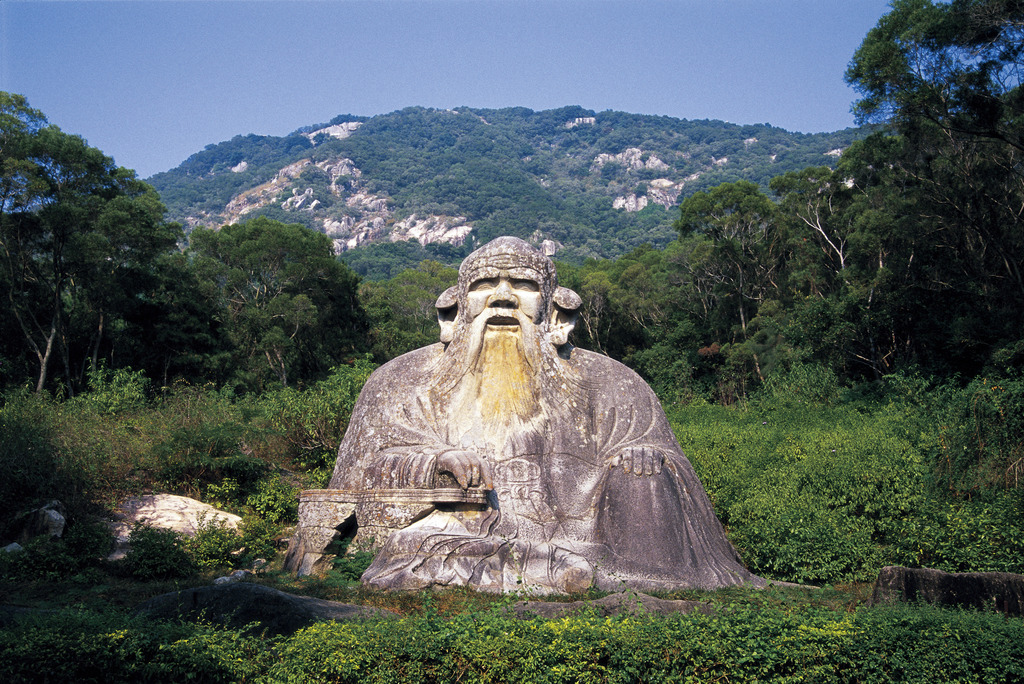  p>泉州老君岩老子像位于泉州丰泽区清源山西峰的罗山,武山之麓的老君