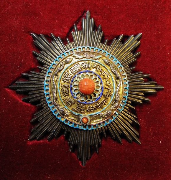  p data-id="gnwtj6l44w">清末宝星勋章,正式名称双龙宝星,分五等11级