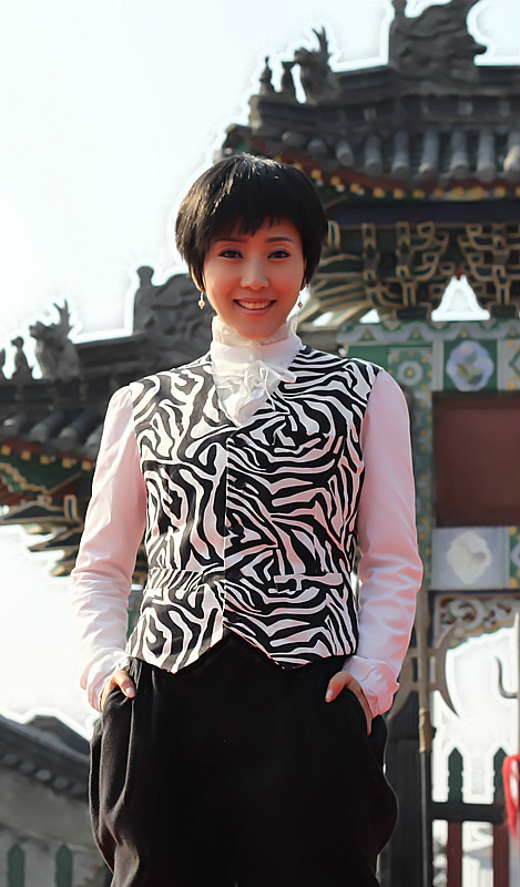  p>王泫伊,祖籍天津,出生地甘肃兰州,毕业于 a target="_blank" href=