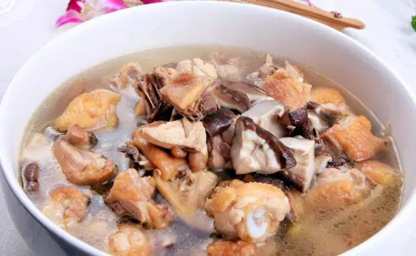  p>香菇炖老鸭,是中国非常有名的家常菜之一.