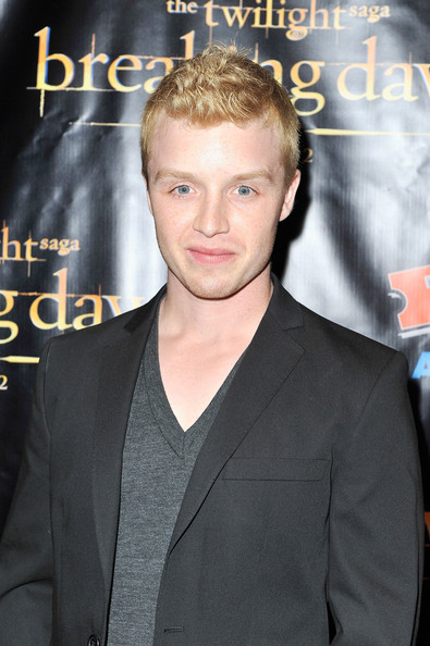  p>诺尔·费舍(noel fisher)1984年03月13日出生于加拿大,不列颠