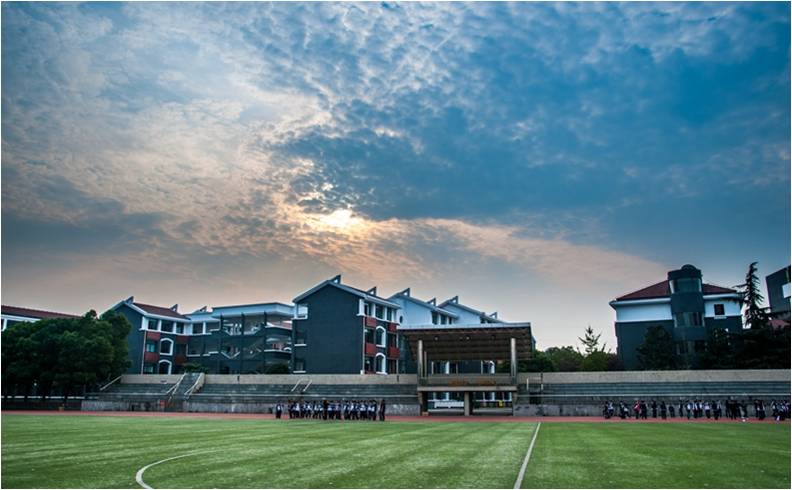 7874985" data-lemmaid="7874985">江阴市 /a>城区中心,简称江阴一 