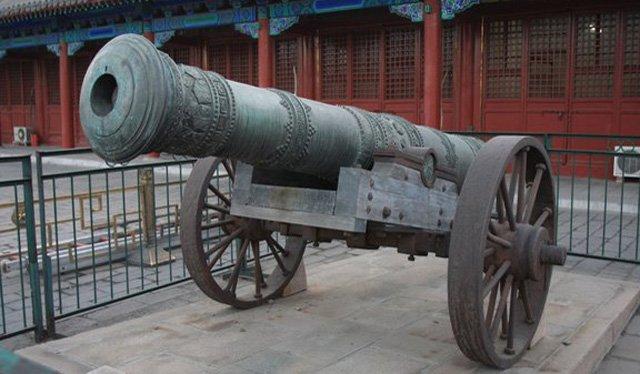  p data-id="go17xnnkl1">火器现代又称热武器或热兵器,指一种利用