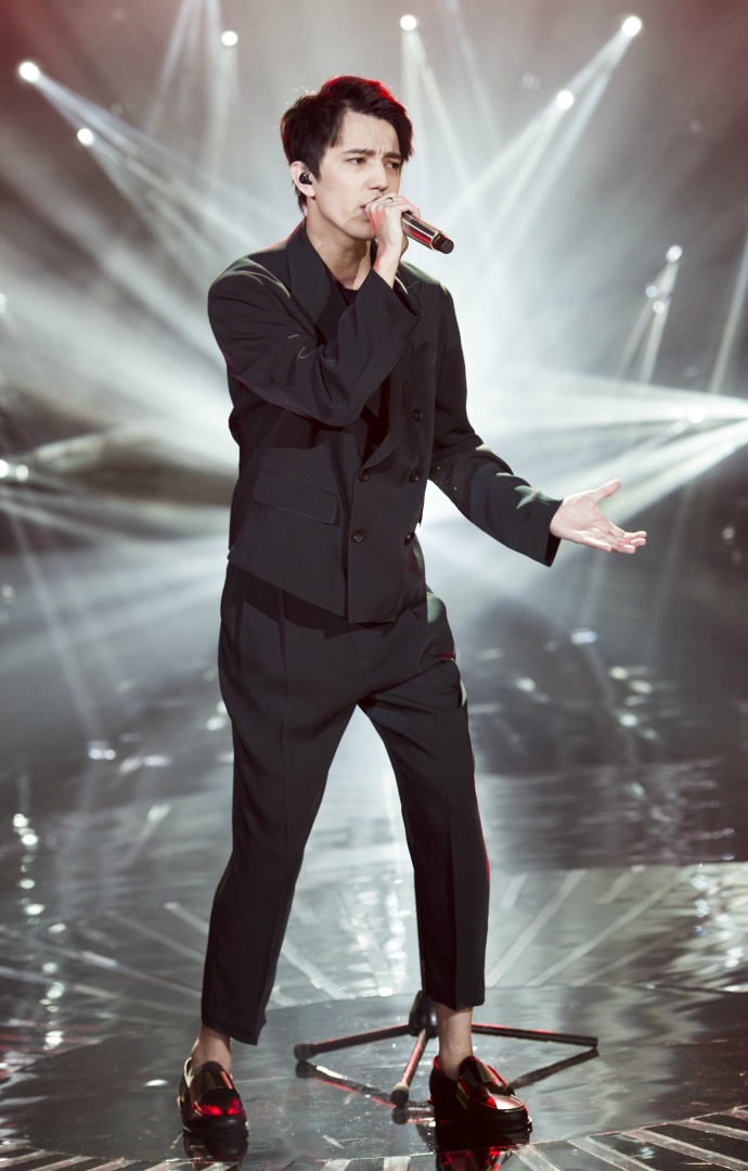 kudaibergen),1994年5月24日出生于哈萨克斯坦,哈萨克斯坦男歌手,毕业