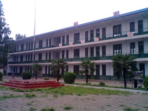  p>邓州市第三高级中学历史悠久,文化底蕴深厚,学校始建于1943年,是