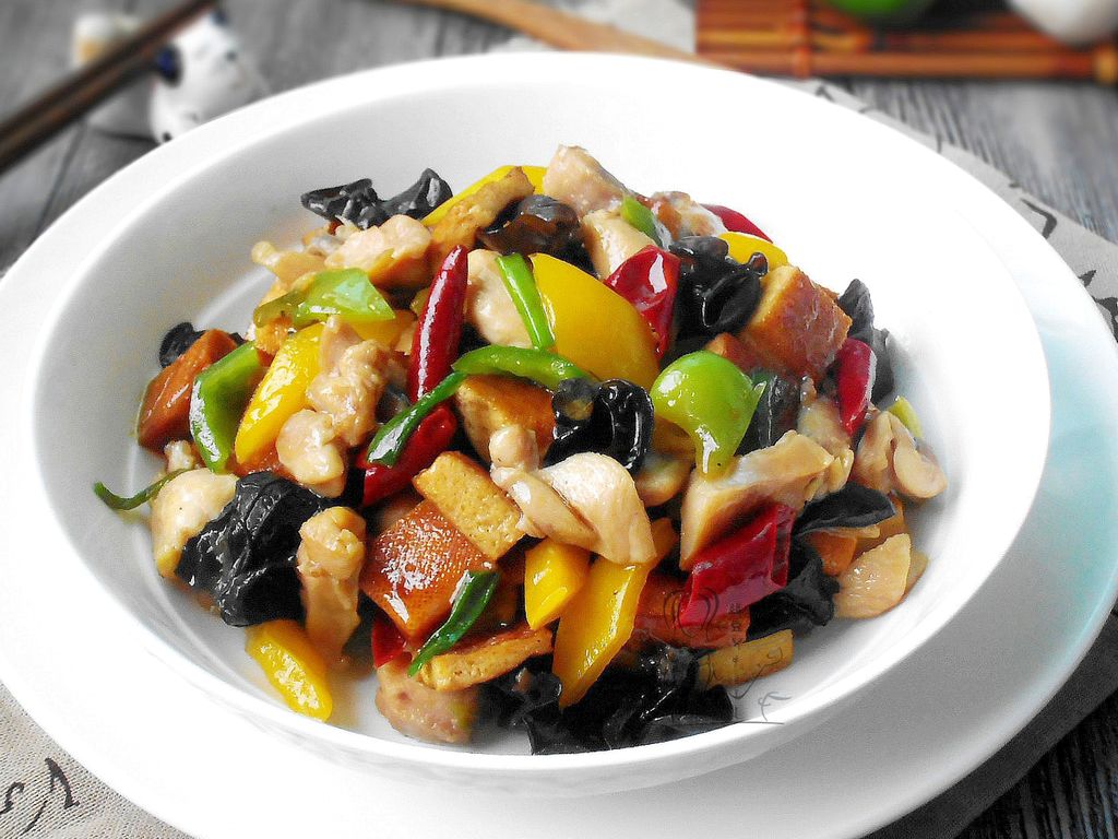 青笋木耳炒鸡片