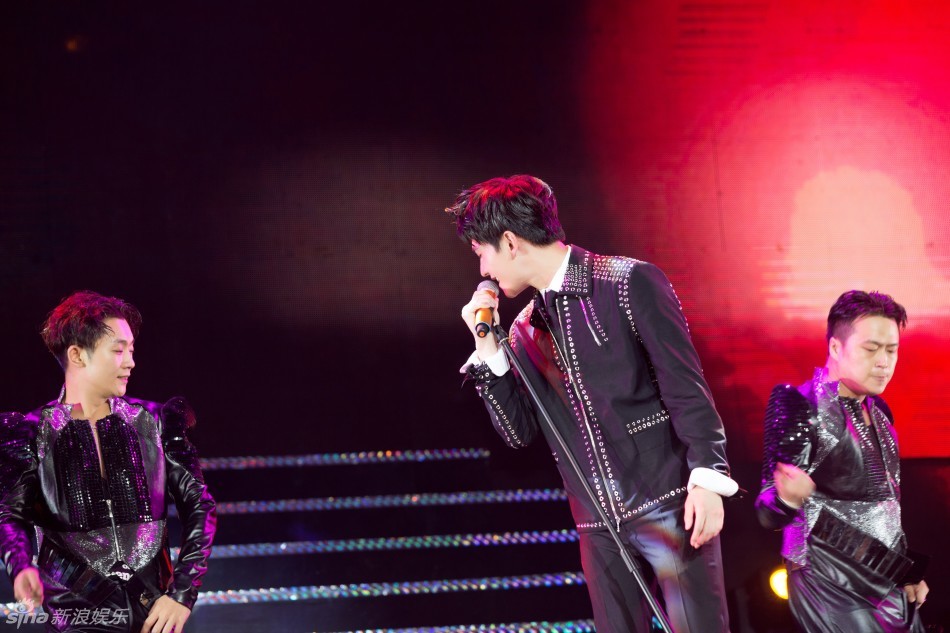  p>杨洋,1991年9月9日出生于上海,籍贯安徽合肥,毕业于中国人民解放军