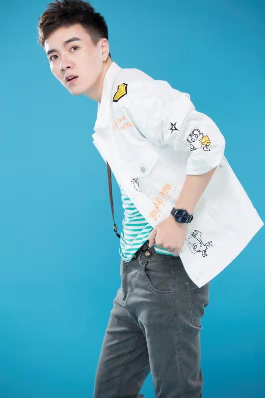 海风,中国内地男主持人, a target="_blank" href="/item/歌手/16693"