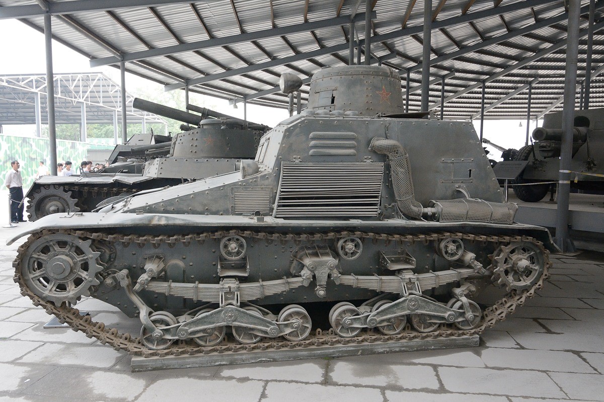 公路铁路两用装甲车