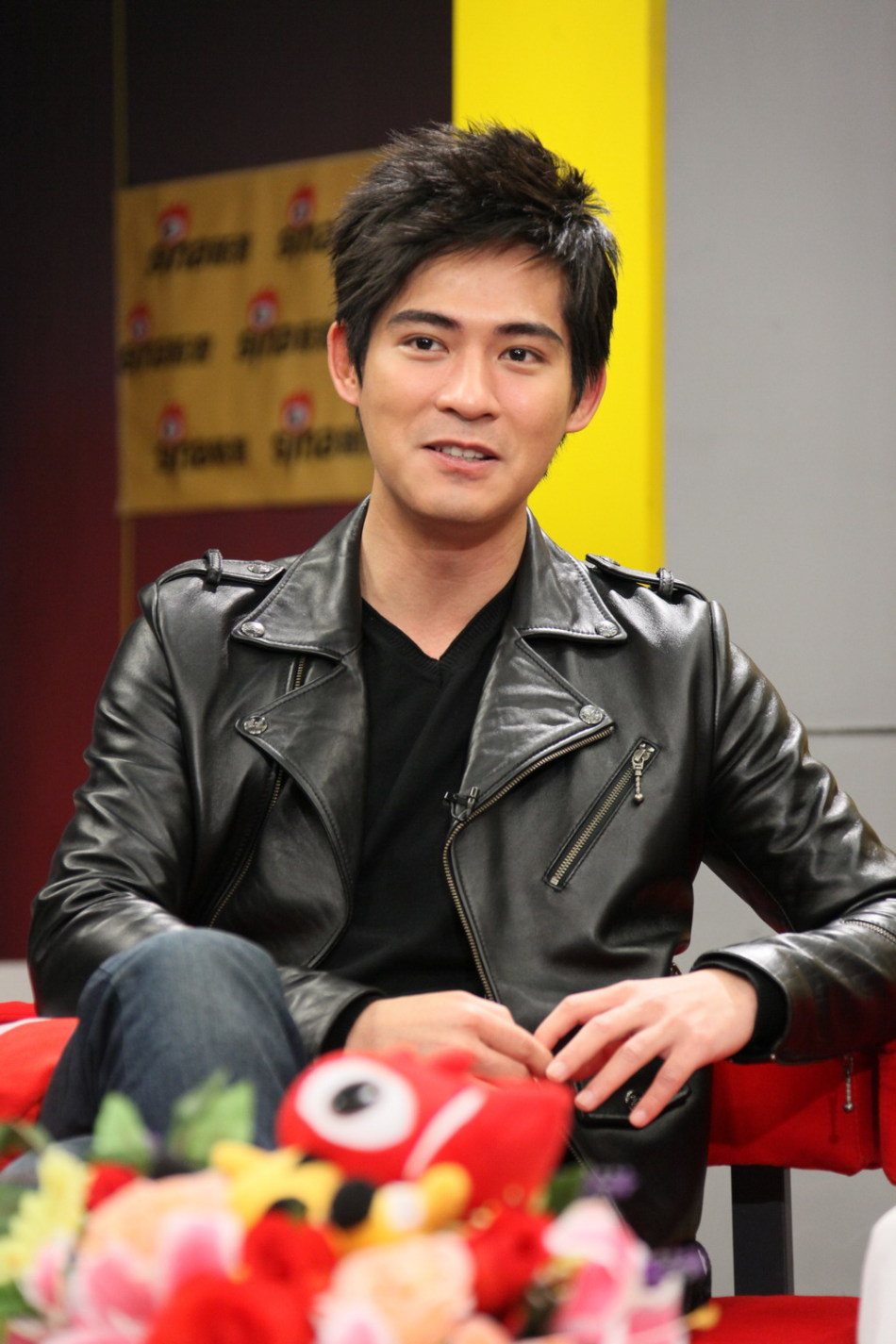  p>周渝民(vic chou),1981年6月9日出生于台湾省宜兰县,中国台湾影视