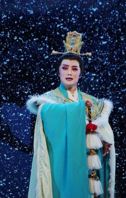  p>张宇峰,1983年8月8日出生于上海,越剧小生.