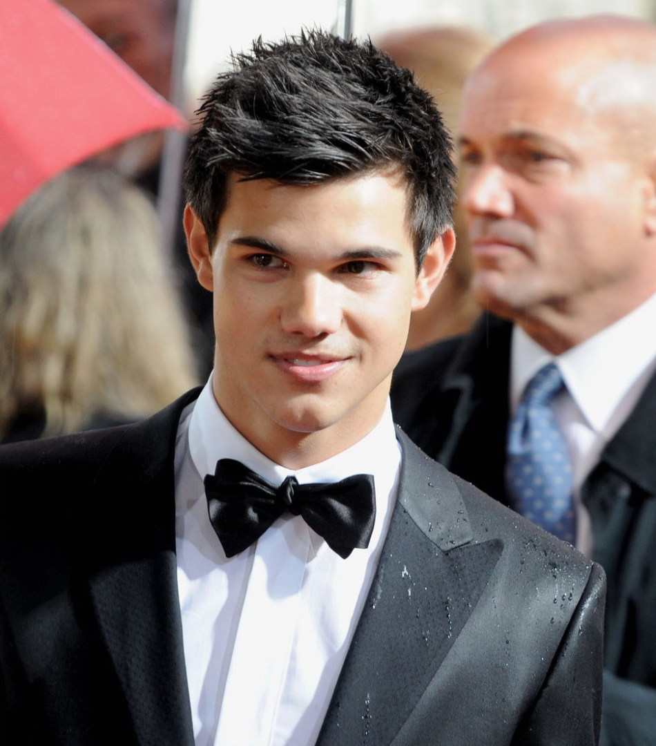  p>泰勒·洛特纳(taylor lautner),1992年2月11日出生于美国密歇根州