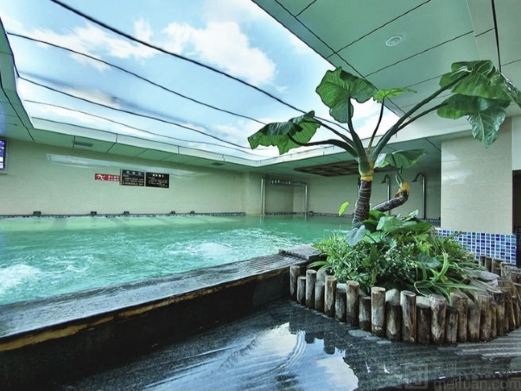  p>金色池塘第二店位于昆明市西山区安康路银鹏大厦一层. /p>