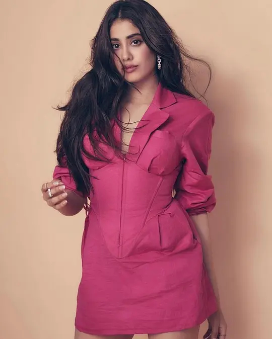  p>贾维·卡普尔(janhvi kapoor),1997年3月6日出生于印度孟买,印度女