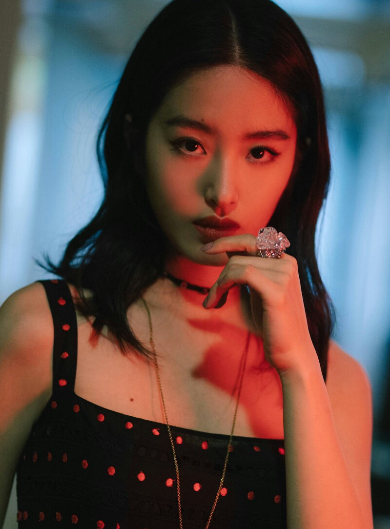 冯小刚御用女主，演《芳华》走红，恋情备受关注，新角色被骂惨了_百科TA说