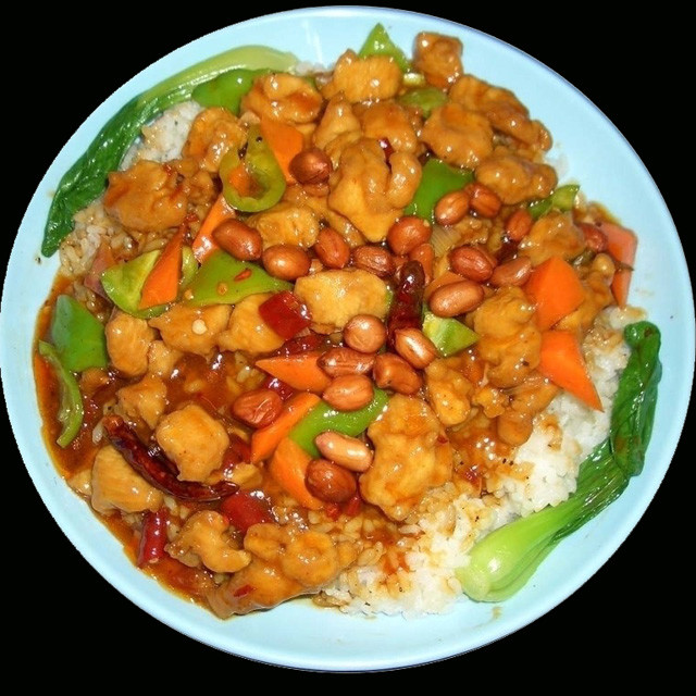  p>宫保鸡丁炒饭是由鸡肉和米饭等材料制成的一道菜品,属于炒饭系列.