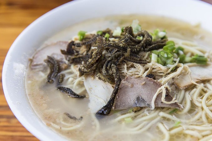 因为在沙市这地方,除了"大连面",还有"中连面"呢. /p>