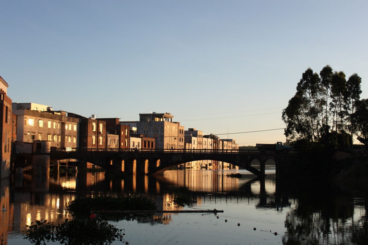 长山镇,隶属于广东省湛江市 a href="#" data-lemmaid="8429142">廉江