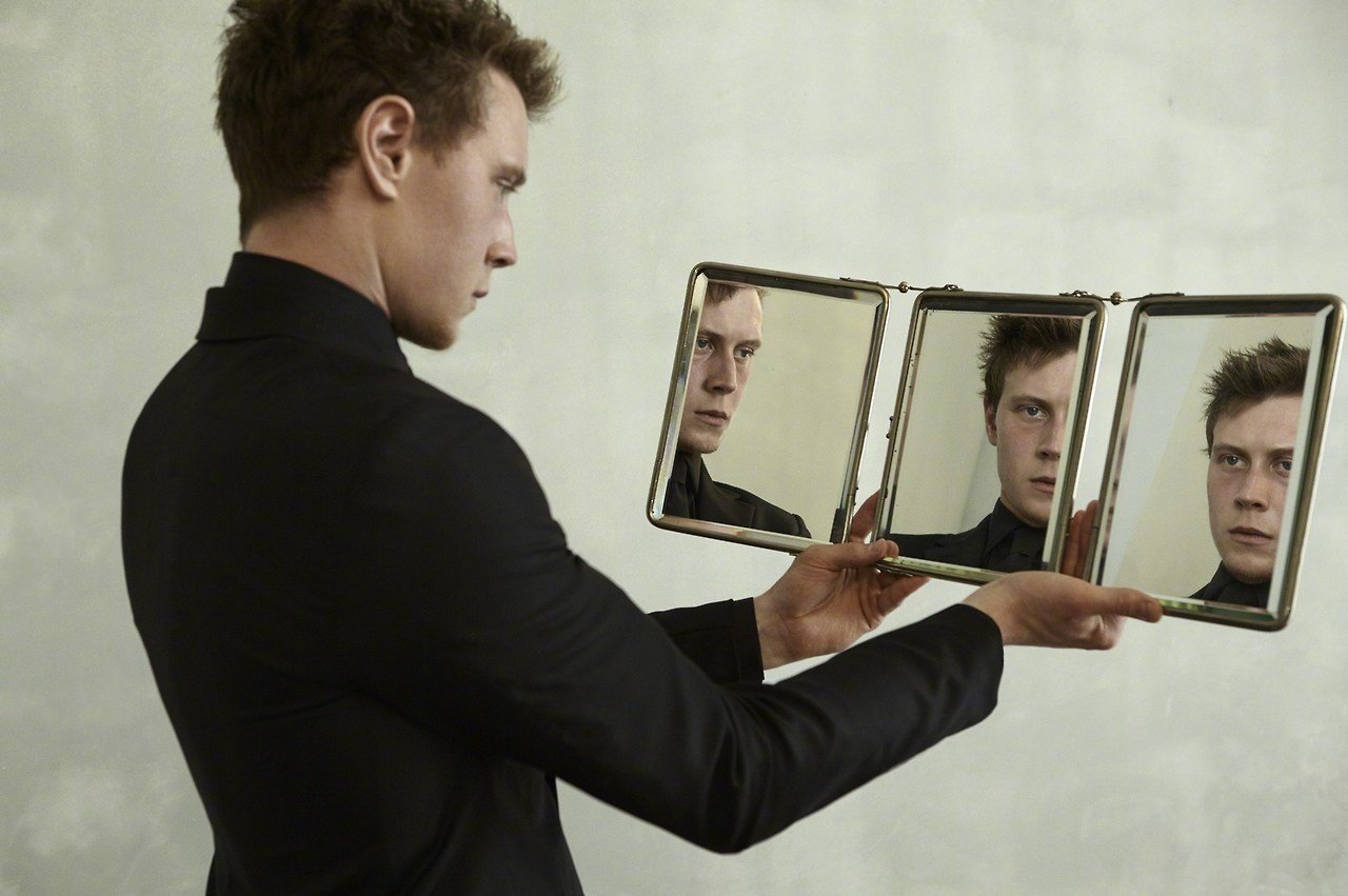  p>乔治·麦凯 i>(george mackay) /i>,1992年3月13日出生于英国伦敦