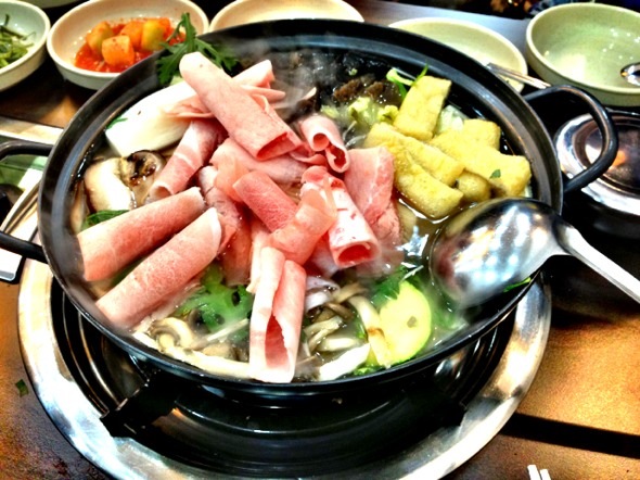 肉火锅是一道以肉汤, a target="_blank" href="/item/猪里脊肉